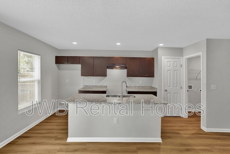 Building Photo - 5448 Chenango Blvd