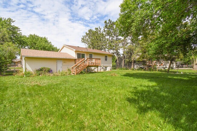 Building Photo - 201 Maureen Dr