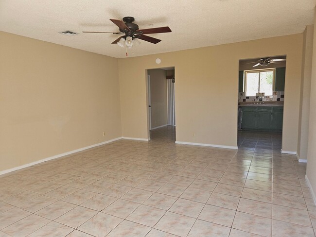 Building Photo - 3 bedroom/2 bath home for Rent