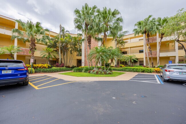 Building Photo - 7520 La Paz Blvd