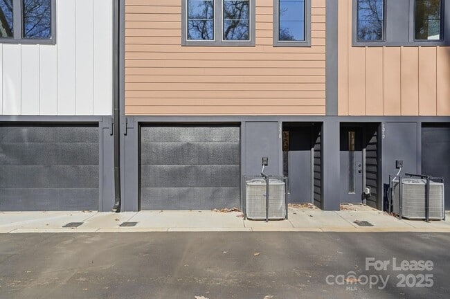 Building Photo - 1310 Carolyn Dr