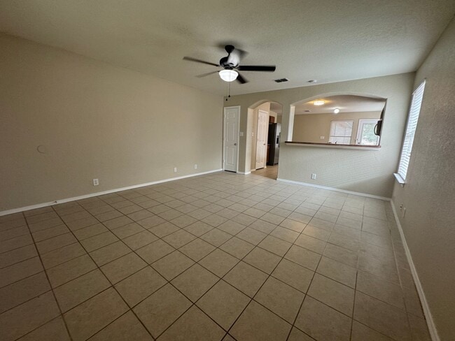 Building Photo - COMFORTABLE HOME | SINGLE STORY  |  CLOSE TO HWY 151 & 410 | SHOPPING & RESTAURANTS