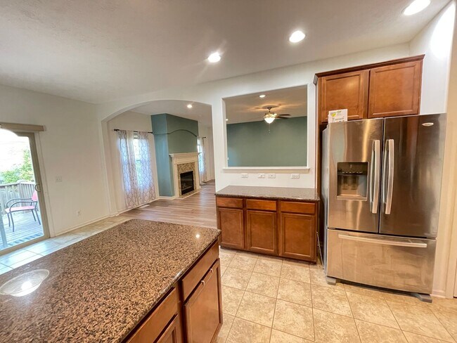 Building Photo - Spacious home in super nice neighborhood in Northwest Omaha
