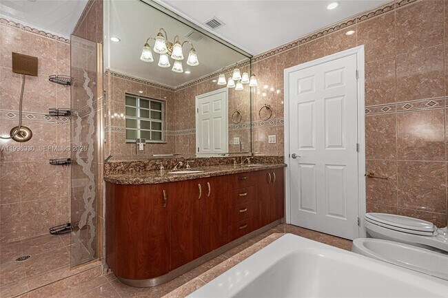 Building Photo - 2545 NE 207th St