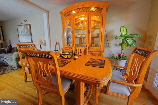 Building Photo - 10 Caravel Ct