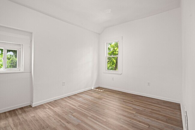 Building Photo - Stunning 4 bedroom home in Perry South available now!