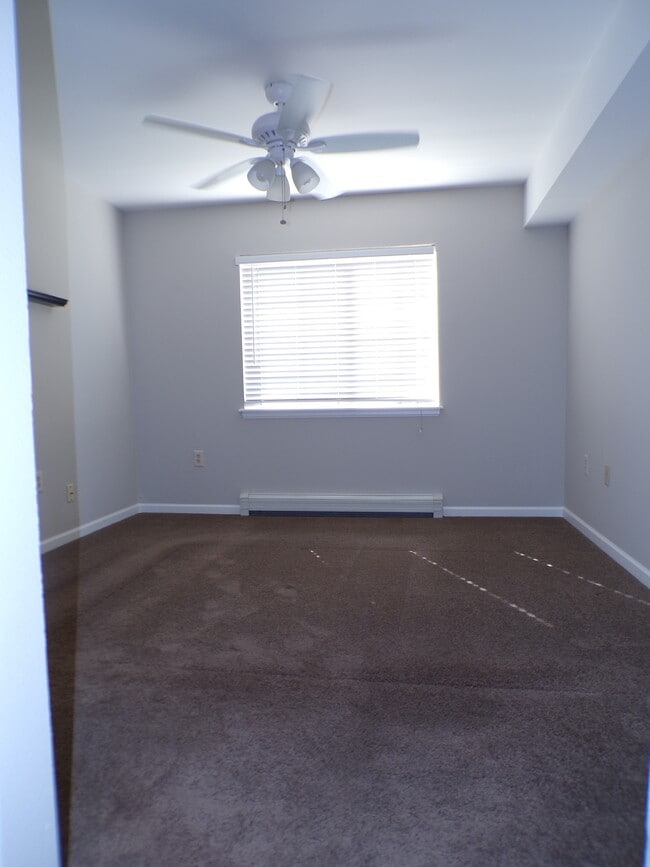 Building Photo - 1902 Crazy Horse Cir