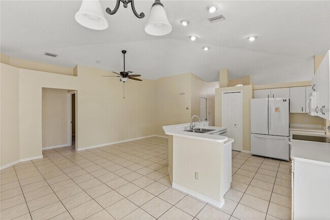 Building Photo - 3915 Fonsica Ave