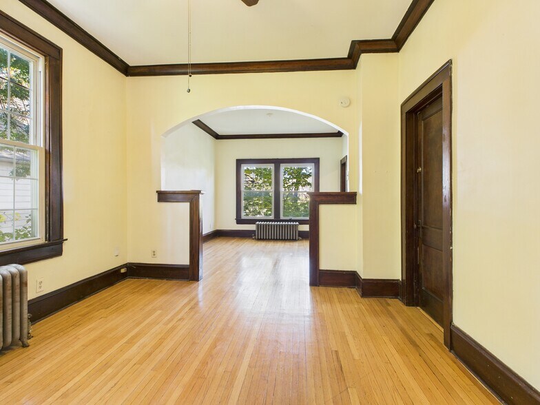 Building Photo - 1541 W Barry Ave