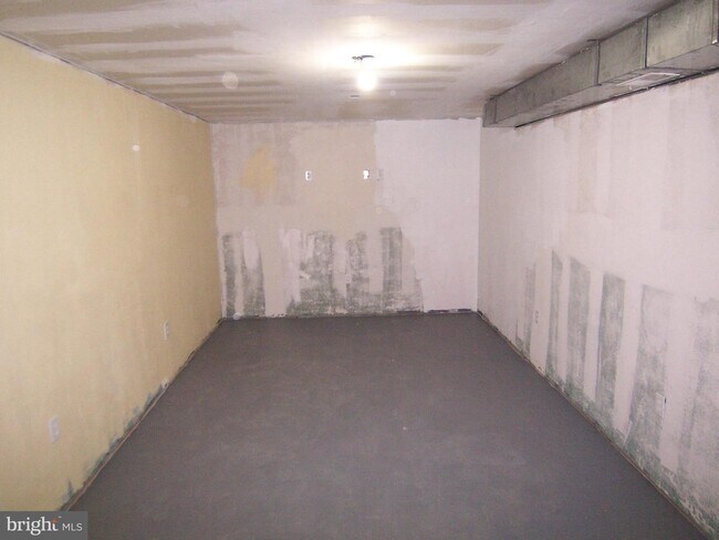 Building Photo - 411 Grasmere Dr