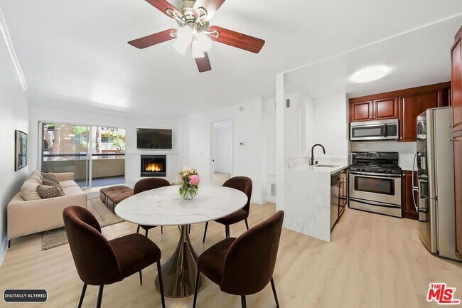 Building Photo - 5530 Owensmouth Ave