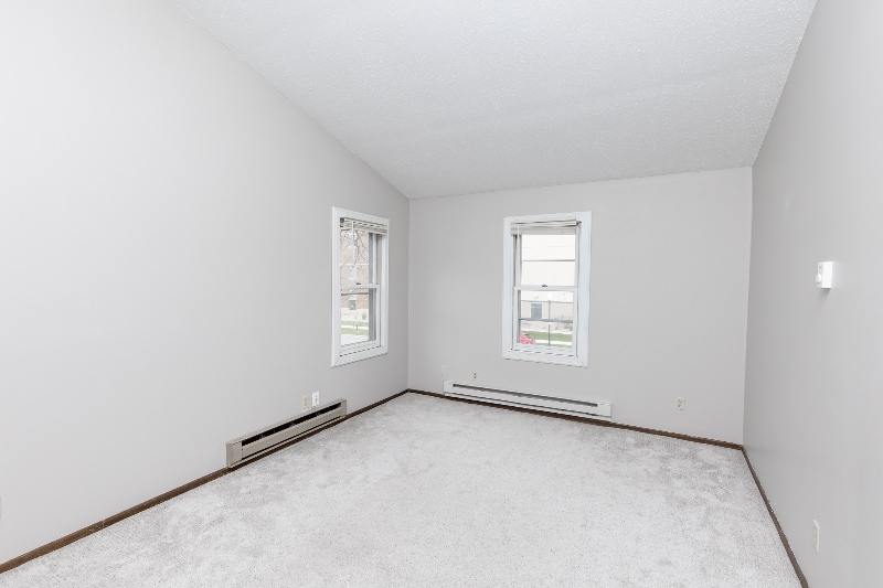 Building Photo - 344 6th Ave S