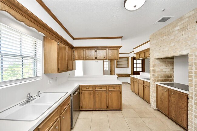 Building Photo - 8006 Oakington Dr