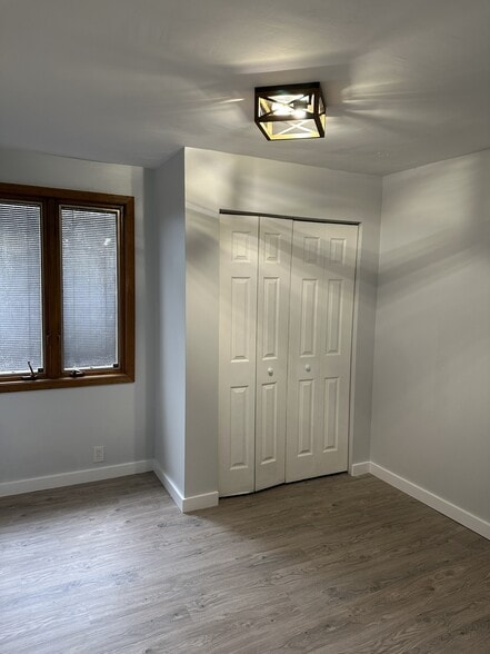 Building Photo - 7420 Lake Crest Dr