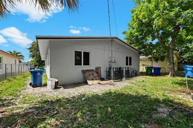 Building Photo - 2731 NW 14th St