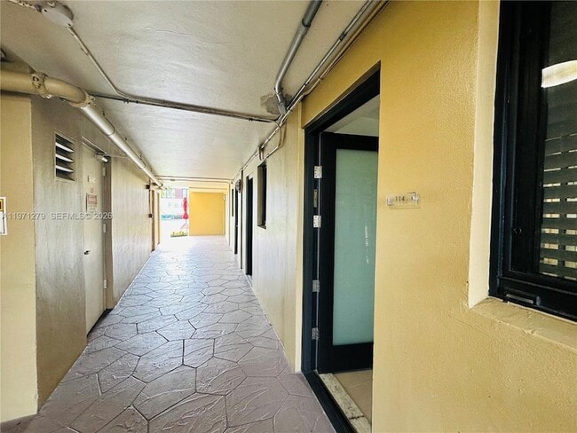 Building Photo - 301 Golden Isles Dr