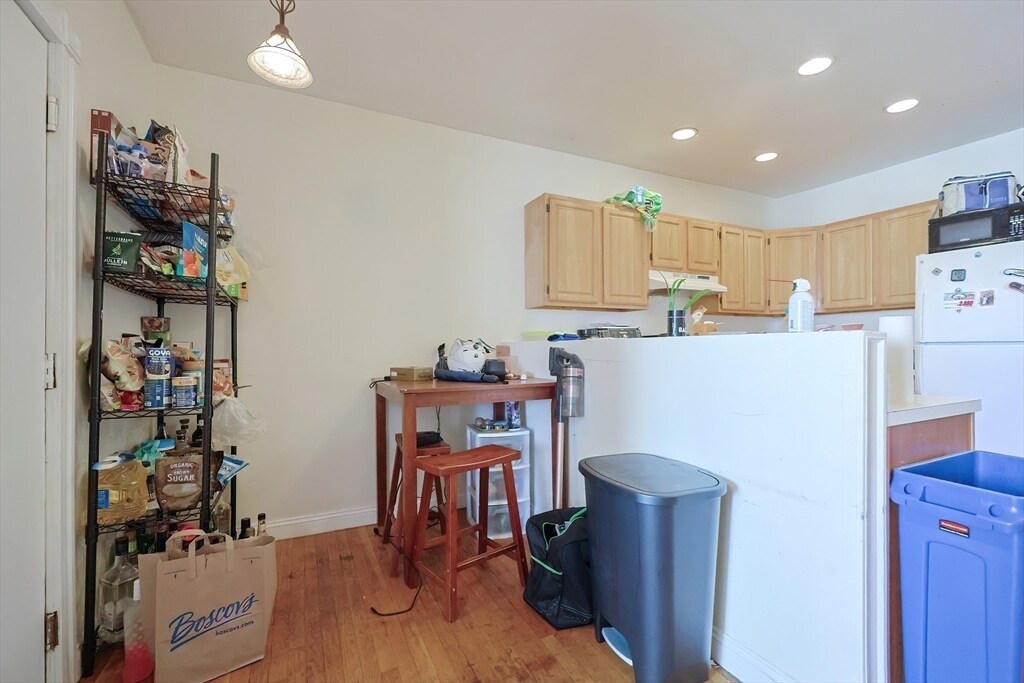 *Pictures are representative samples of the advertised unit. In some cases, the actual units you tou - 22 Adamson St