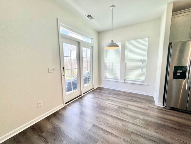 Building Photo - 28 Pomona Cir