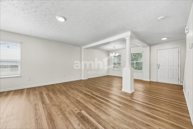 Building Photo - 2044 Woodmere Ct