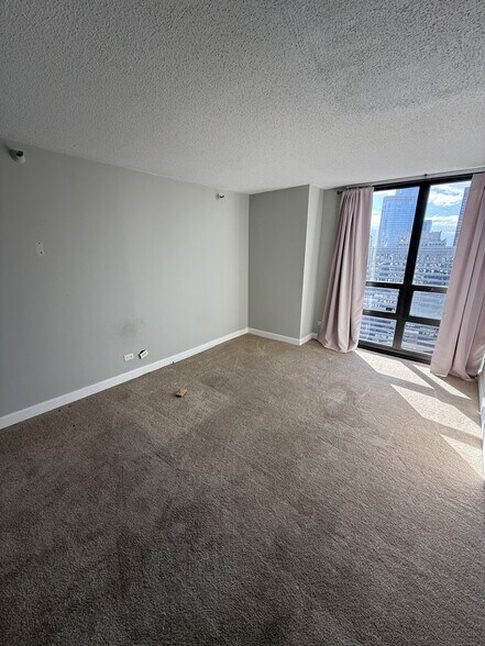 Building Photo - 10 E Ontario St