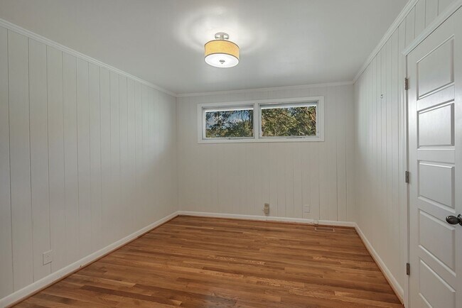 Building Photo - 584 Joyce Ln