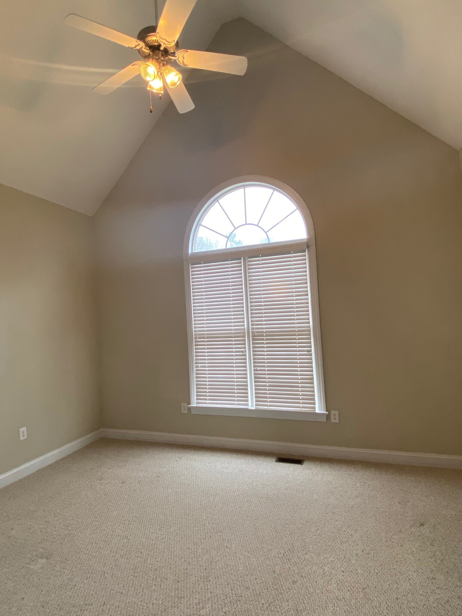 Building Photo - 4903 Pebble Beach Cir N