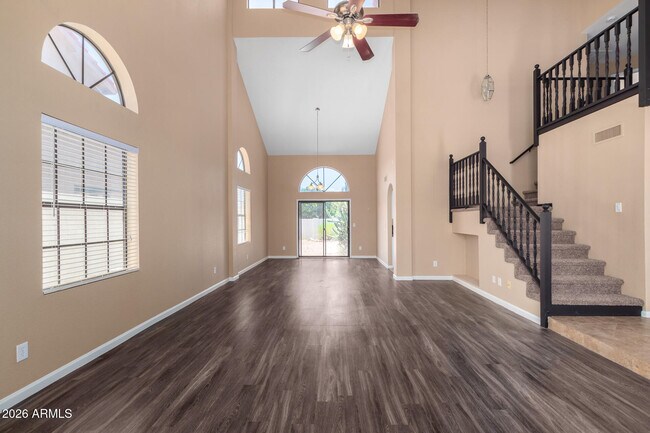 Building Photo - 6121 E Saddleback St