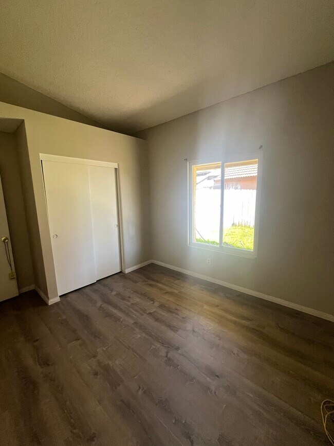 Building Photo - 14864 Spinnaker Ln