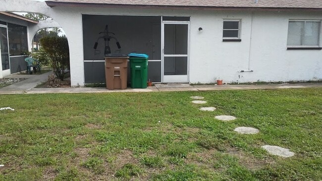 Building Photo - 233 SE Van Loon Terrace