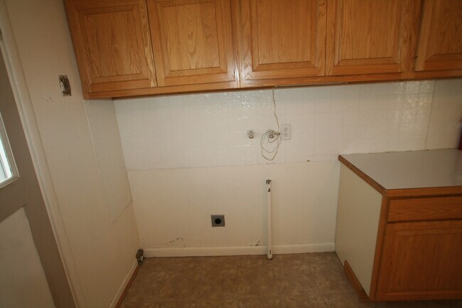 Building Photo - Single Family Home off Frontage Rd!