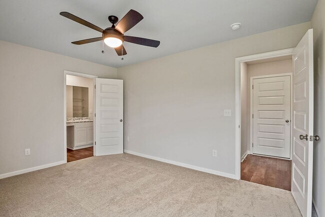Building Photo - 817 Ashford Dr