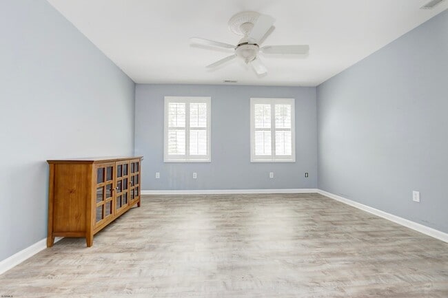 Building Photo - 113 Lighthouse Ln