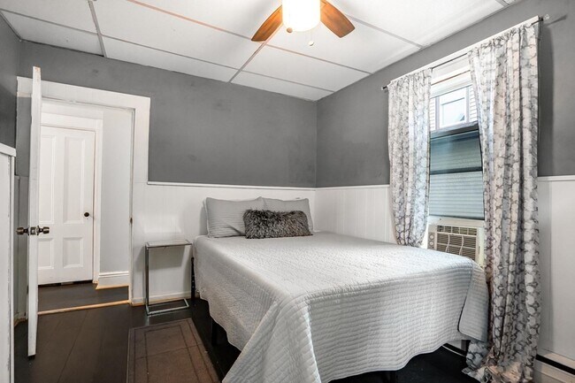 Building Photo - 5 Gordon Pl