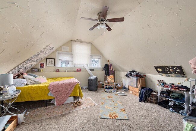 Building Photo - 2317 Victor St