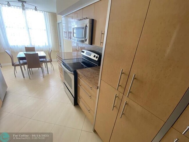 Building Photo - 2751 S Ocean Dr