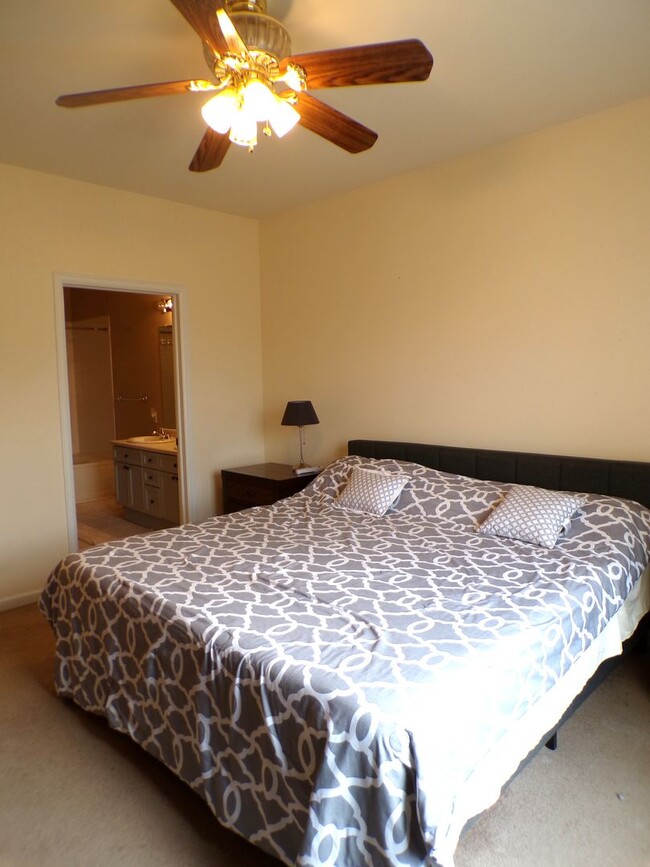 Building Photo - Littleton 3 Bed 2 Bath Condo Retreat!