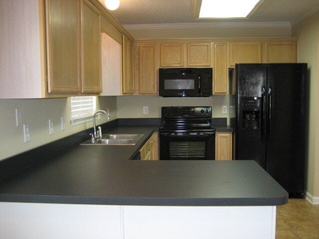 Building Photo - 2253 Joann Dr