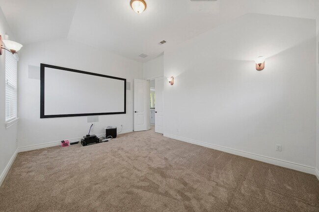 Building Photo - 33 Combwell Garden