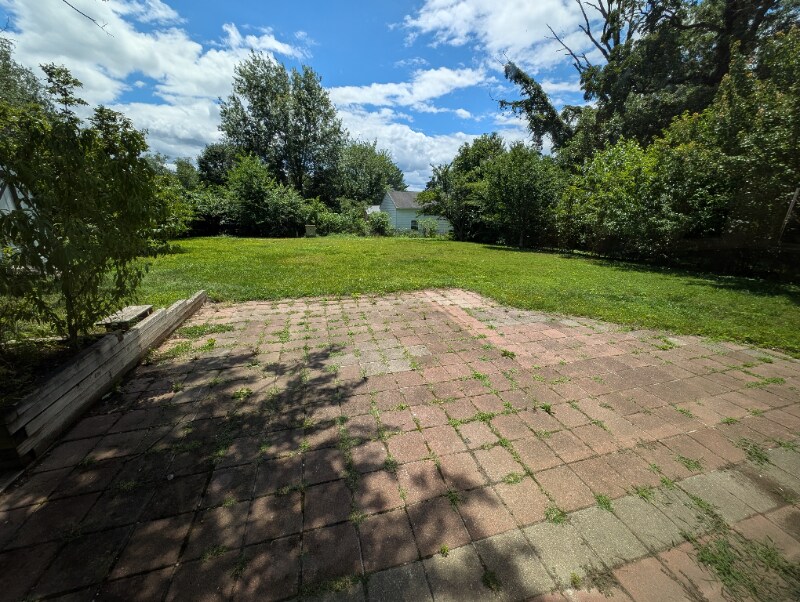 Building Photo - 105 Deerwood Rd