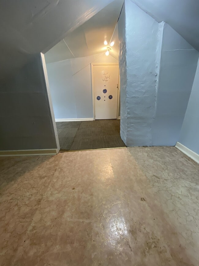 Building Photo - 947 Center Point Rd NE