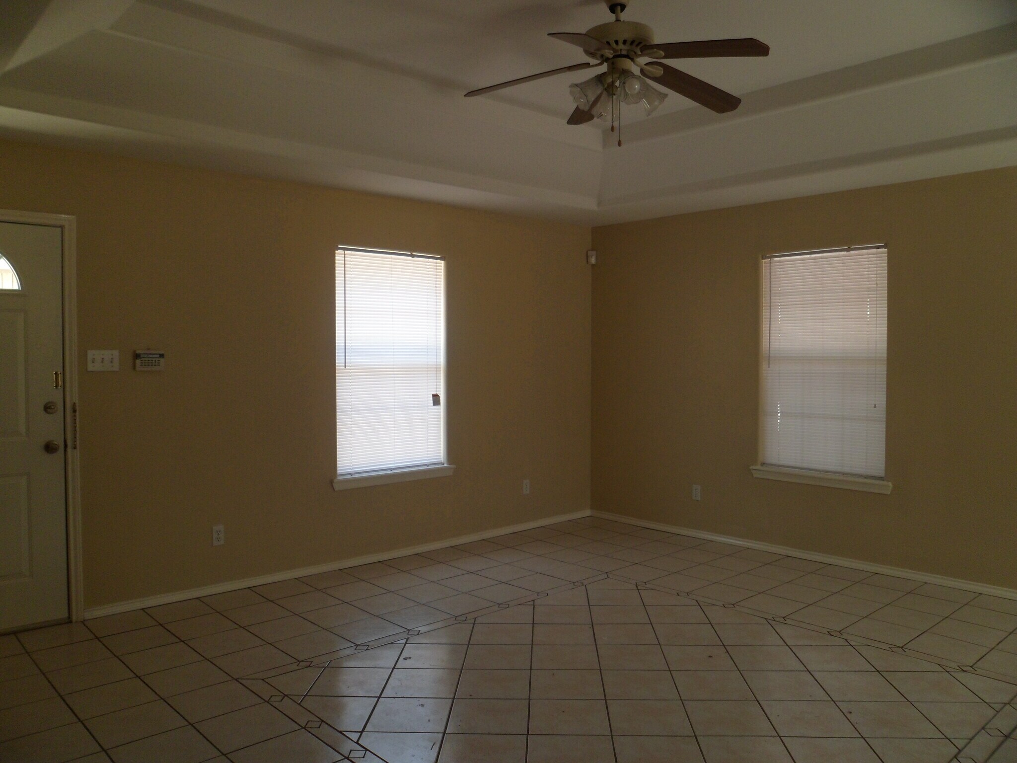 Building Photo - 1014 Stonehaven Blvd