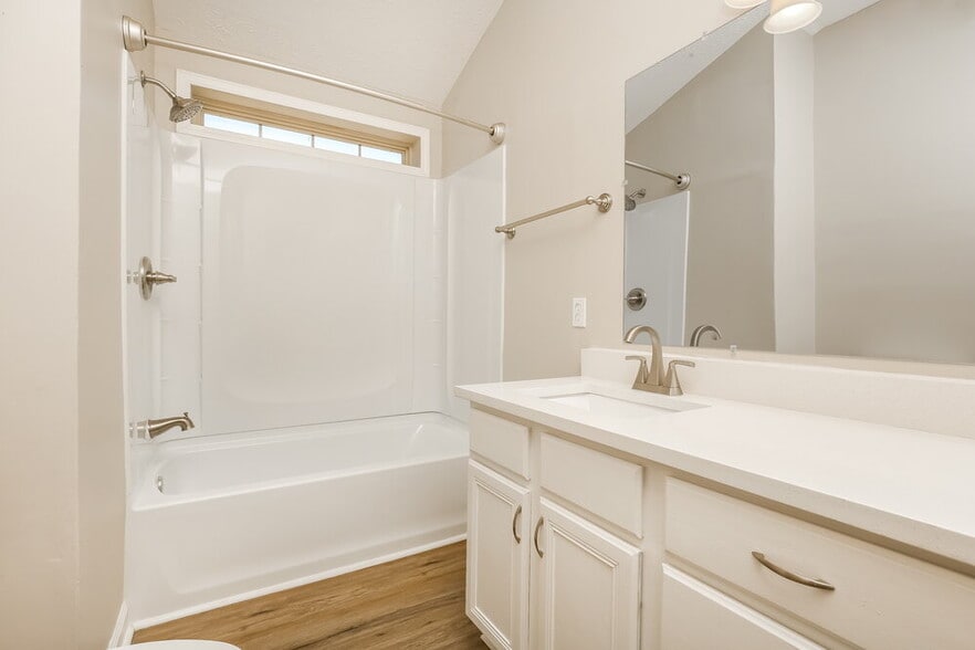 Building Photo - 722 Lou Gehrig Cir