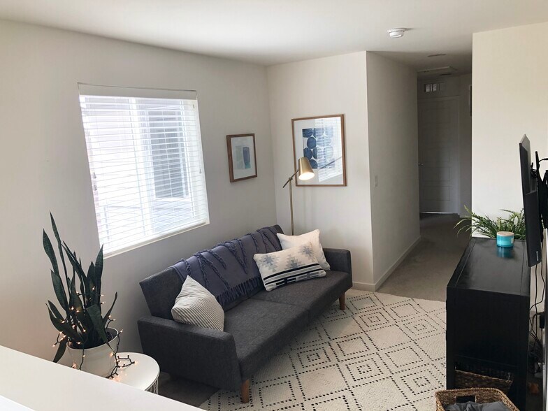 Loft - 9627 Dunning Cir