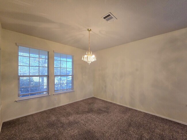 Building Photo - 2405 S Clear Creek Rd