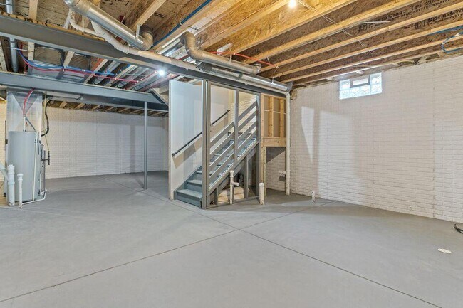 Building Photo - 5912 Danann Dr