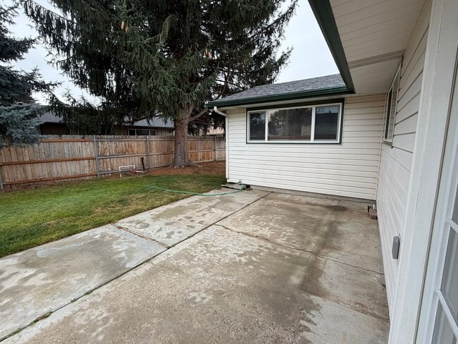 Building Photo - Beautiful 4 bed 2 bath home in Boise just off E Bergeson St