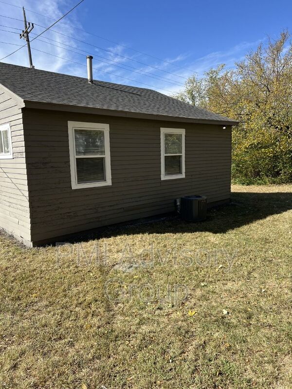 Building Photo - 2618 SE Adams St