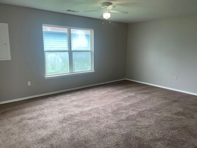 Building Photo - uTown - Your Perfect Rental Community!