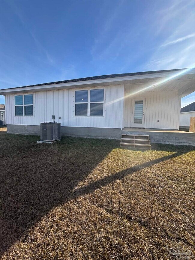 Building Photo - 111 Anhinga St