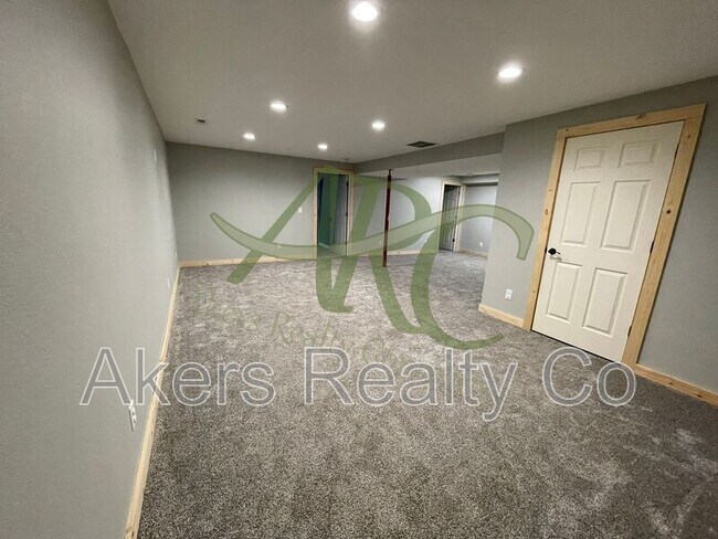 Building Photo - 965 N Cimarron Dr